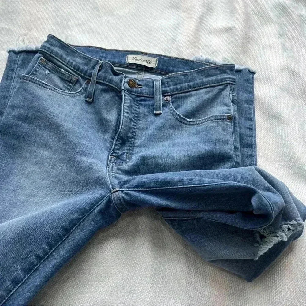 Madewell 9" High-Rise Skinny Jeans in Ontario Wash: Distressed-Hem Editi… - Picture 5 of 10